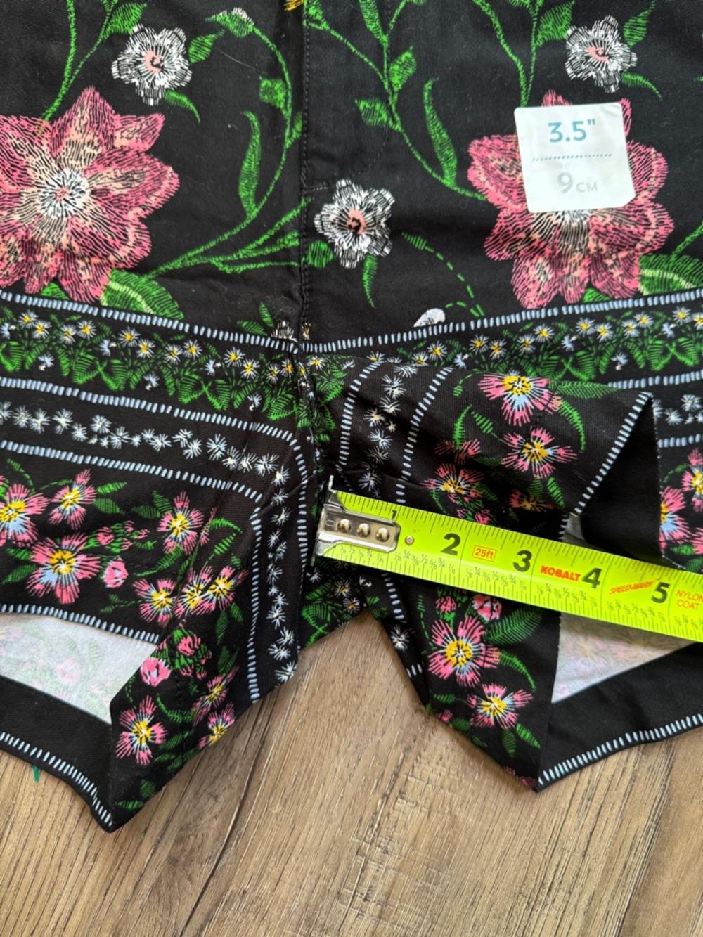Old Navy Everyday Short - Black Floral Pattern - Size 6 - Picture 5 of 11
